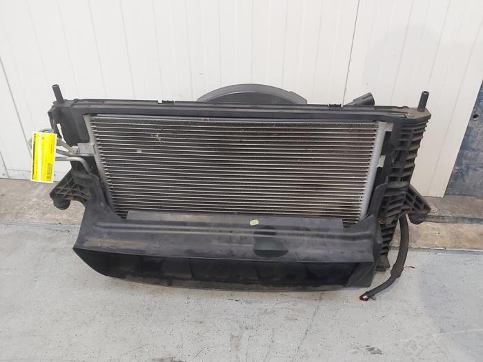 Gebruikte Radiateur Volvo V50 (MW) 2.4 20V Prijs op aanvraag aangeboden door Autodemontage Nijmegen