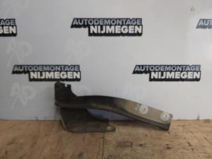 Gebruikte Motorkap Scharnier Fiat Grande Punto (199) 1.3 JTD Multijet 16V 85 Actual Prijs op aanvraag aangeboden door Autodemontage Nijmegen
