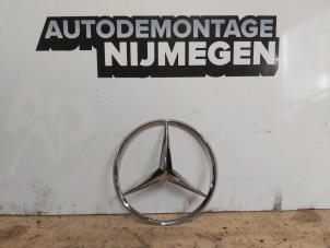 Gebruikte Embleem Mercedes Vito (639.7) 2.2 109 CDI 16V Prijs op aanvraag aangeboden door Autodemontage Nijmegen