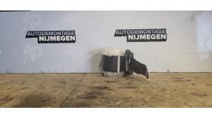 Gebruikte Veiligheidsgordel links-achter Toyota Aygo (B10) 1.0 12V VVT-i Prijs op aanvraag aangeboden door Autodemontage Nijmegen