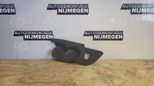 Gebruikte Middenconsoles Peugeot 307 CC (3B) 1.6 16V Prijs op aanvraag aangeboden door Autodemontage Nijmegen