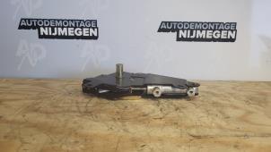 Gebruikte Cabriodak vergrendelslot Mercedes CLK (R208) 2.0 200 16V Prijs op aanvraag aangeboden door Autodemontage Nijmegen