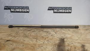 Gebruikte Achterklepdemper links-achter BMW Mini One/Cooper (R50) 1.6 16V Cooper Prijs op aanvraag aangeboden door Autodemontage Nijmegen