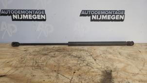 Gebruikte Gasdemper rechts-achter BMW Mini One/Cooper (R50) 1.6 16V Cooper Prijs op aanvraag aangeboden door Autodemontage Nijmegen