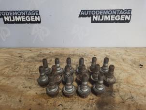 Gebruikte Wielbouten set Peugeot 206 (2A/C/H/J/S) 1.4 16V Prijs op aanvraag aangeboden door Autodemontage Nijmegen