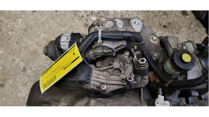 Gebruikte Schakelrobot Opel Corsa C (F08/68) 1.2 16V Twin Port Prijs op aanvraag aangeboden door Autodemontage Nijmegen