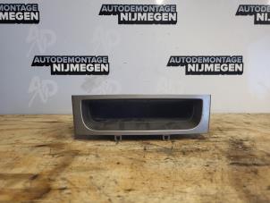 Gebruikte Opbergvak Peugeot 308 SW (4E/H) 1.6 16V THP 150 Prijs op aanvraag aangeboden door Autodemontage Nijmegen