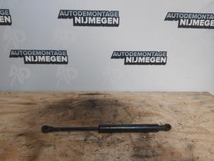 Gebruikte Amortisseur Motorkap links BMW X5 (E53) 3.0d 24V Prijs op aanvraag aangeboden door Autodemontage Nijmegen