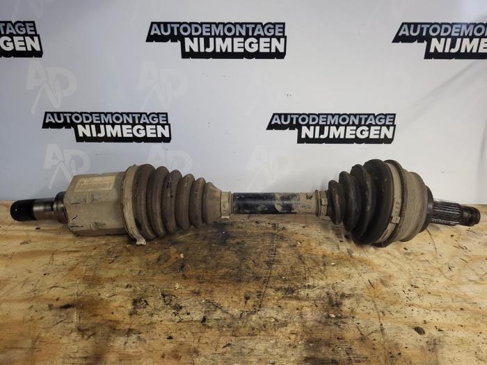 Gebruikte Aandrijfas links-voor BMW X5 (E53) 3.0d 24V Prijs op aanvraag aangeboden door Autodemontage Nijmegen