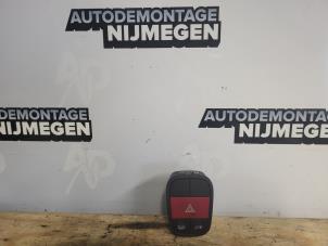 Gebruikte Schakelaar Paniekverlichting Fiat Fiorino (225) 1.3 JTD 16V Multijet Prijs op aanvraag aangeboden door Autodemontage Nijmegen