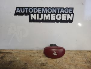 Gebruikte Gevarenlicht Schakelaar Peugeot 206 (2A/C/H/J/S) 1.4 16V Prijs op aanvraag aangeboden door Autodemontage Nijmegen