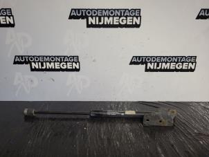 Gebruikte Amortisseur rechts-achter Nissan Pixo (D31S) 1.0 12V Prijs op aanvraag aangeboden door Autodemontage Nijmegen