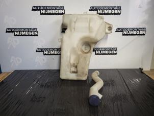 Gebruikte Ruitensproeiertank voor Peugeot Bipper (AA) 1.3 HDI Prijs op aanvraag aangeboden door Autodemontage Nijmegen