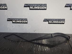 Gebruikte Ruitenwisserarm voor Peugeot Bipper (AA) 1.3 HDI Prijs op aanvraag aangeboden door Autodemontage Nijmegen