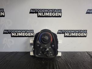 Gebruikte Airco bedieningspaneel Peugeot 108 1.0 12V Prijs op aanvraag aangeboden door Autodemontage Nijmegen