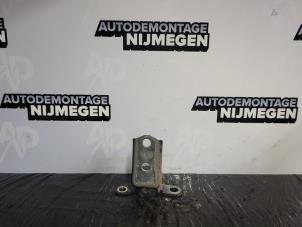 Gebruikte Scharnier deur rechts-achter Peugeot 108 1.0 12V Prijs op aanvraag aangeboden door Autodemontage Nijmegen
