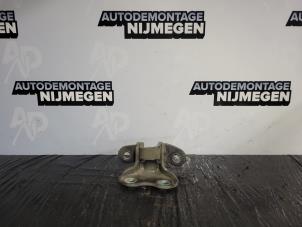 Gebruikte Scharnier deur rechts-voor Peugeot 108 1.0 12V Prijs op aanvraag aangeboden door Autodemontage Nijmegen