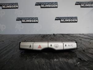 Gebruikte Alarmlicht Schakelaar Daihatsu Sirion 2 (M3) 1.0 12V DVVT Prijs op aanvraag aangeboden door Autodemontage Nijmegen