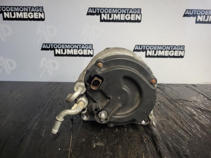 Gebruikte Dynamo Volkswagen Passat 4Motion (3B3) 4.0 W8 32V Prijs op aanvraag aangeboden door Autodemontage Nijmegen
