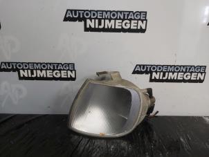 Gebruikte Knipperlicht links Volkswagen Polo III (6N1) 1.0i 50 Prijs op aanvraag aangeboden door Autodemontage Nijmegen