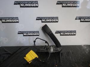 Gebruikte Veiligheidsgordel Insteek rechts-voor Mini Mini (R56) 1.6 One D 16V Prijs op aanvraag aangeboden door Autodemontage Nijmegen