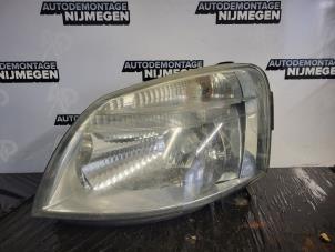 Gebruikte Linker Koplamp Peugeot Partner Combispace 1.4 Prijs op aanvraag aangeboden door Autodemontage Nijmegen