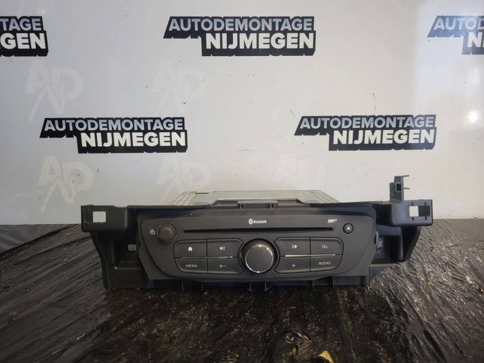 Radio van een Renault Kangoo/Grand Kangoo (KW) 1.5 Blue dCi 95 2020
