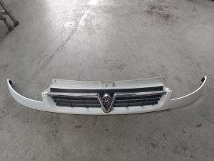 Gebruikte Grille Renault Trafic New (FL) 1.9 dCi 100 16V Prijs op aanvraag aangeboden door Autodemontage Nijmegen