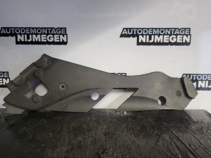 Gebruikte Afdekkap koplamp links Mercedes C Estate (S204) 1.6 C-180K 16V BlueEfficiency Prijs op aanvraag aangeboden door Autodemontage Nijmegen