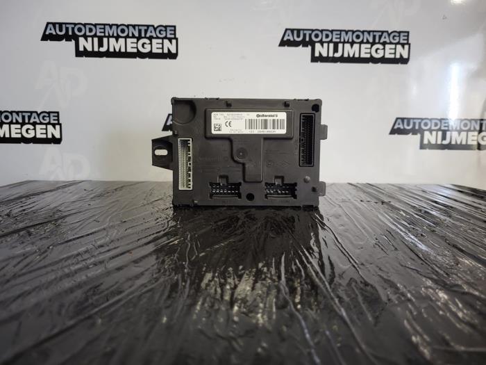 Gebruikte Module Bodycontrol Renault Clio IV (5R) 0.9 Energy TCE 90 12V Prijs op aanvraag aangeboden door Autodemontage Nijmegen