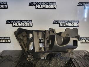 Gebruikte Bumpersteun rechts-achter Renault Clio IV (5R) 0.9 Energy TCE 90 12V Prijs op aanvraag aangeboden door Autodemontage Nijmegen