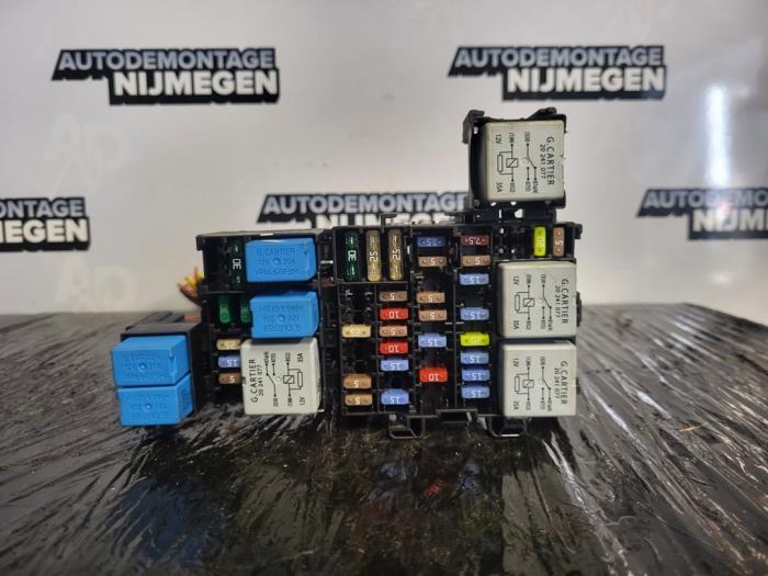 Gebruikte Zekeringkast Renault Clio IV (5R) 0.9 Energy TCE 90 12V Prijs op aanvraag aangeboden door Autodemontage Nijmegen