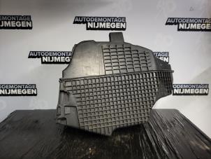 Gebruikte Luchtfilterhuis Renault Clio IV (5R) 0.9 Energy TCE 90 12V Prijs op aanvraag aangeboden door Autodemontage Nijmegen