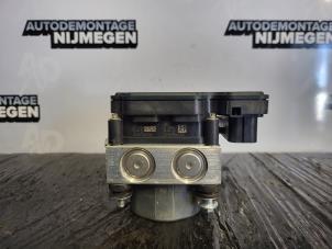 Gebruikte ABS Pomp Renault Clio IV (5R) 0.9 Energy TCE 90 12V Prijs op aanvraag aangeboden door Autodemontage Nijmegen