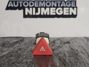Gebruikte Paniekverlichtings Schakelaar Peugeot 107 1.0 12V Prijs op aanvraag aangeboden door Autodemontage Nijmegen