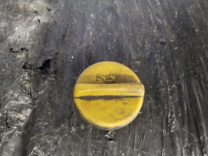 Gebruikte Oliedop Opel Corsa D 1.2 16V Prijs op aanvraag aangeboden door Autodemontage Nijmegen