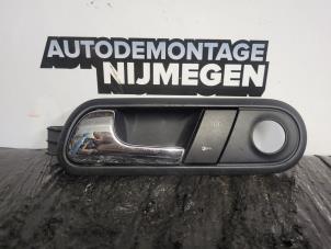 Gebruikte Portiergreep 2Deurs links Volkswagen Golf IV (1J1) 1.9 TDI Prijs op aanvraag aangeboden door Autodemontage Nijmegen