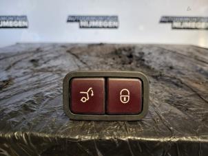 Gebruikte Schakelaar achterklep Mercedes E Combi (S211) 1.8 E-200 K 16V Prijs op aanvraag aangeboden door Autodemontage Nijmegen