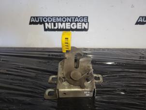 Gebruikte Motorkap Slotmechaniek Peugeot Bipper (AA) 1.3 HDI Prijs op aanvraag aangeboden door Autodemontage Nijmegen