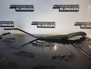 Gebruikte Ruitenwisserarm voor Peugeot Bipper (AA) 1.3 HDI Prijs op aanvraag aangeboden door Autodemontage Nijmegen