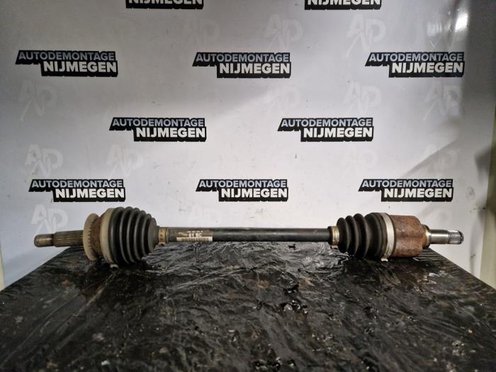 Gebruikte Steekas links-voor Volkswagen Up! (121) 1.0 12V 75 Prijs op aanvraag aangeboden door Autodemontage Nijmegen