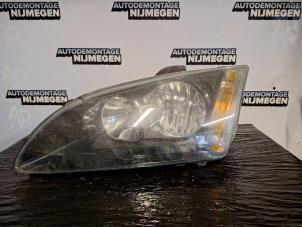 Gebruikte Koplamp links Ford Focus 2 1.8 TDCi 16V Prijs op aanvraag aangeboden door Autodemontage Nijmegen