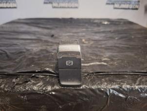 Gebruikte Handrem schakelaar Audi A4 Avant (B8) 2.0 TDI 16V Prijs op aanvraag aangeboden door Autodemontage Nijmegen