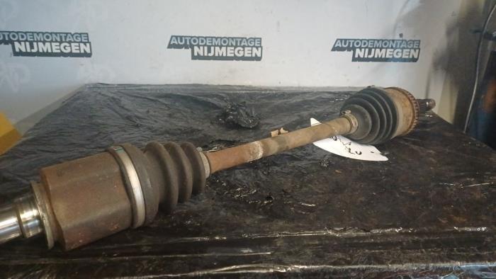 Gebruikte Steekas links-voor Hyundai i10 (F5) 1.1i 12V Prijs op aanvraag aangeboden door Autodemontage Nijmegen