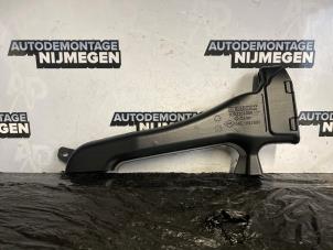 Gebruikte Luchtgeleider Renault Twingo III (AH) ZE R80 Prijs op aanvraag aangeboden door Autodemontage Nijmegen
