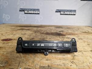 Gebruikte Schakelaar ESP Jaguar XE 2.0 D E-Performance 16V Prijs op aanvraag aangeboden door Autodemontage Nijmegen