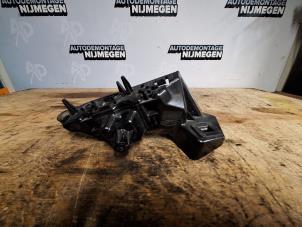 Gebruikte Bumpersteun links-voor Ford Focus 4 ST Wagon 2.3 ST EcoBoost 16V Prijs op aanvraag aangeboden door Autodemontage Nijmegen