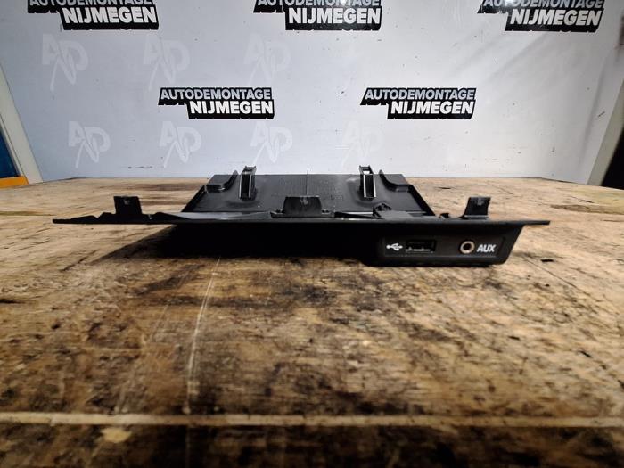 Gebruikte Multimedia aansluiting Skoda Octavia (5EAA) 1.2 TSI 16V Prijs op aanvraag aangeboden door Autodemontage Nijmegen