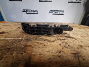 Gebruikte Bumpersteun rechts-voor Toyota Yaris IV (P21/PA1/PH1) 1.0 12V VVT-i Prijs op aanvraag aangeboden door Autodemontage Nijmegen