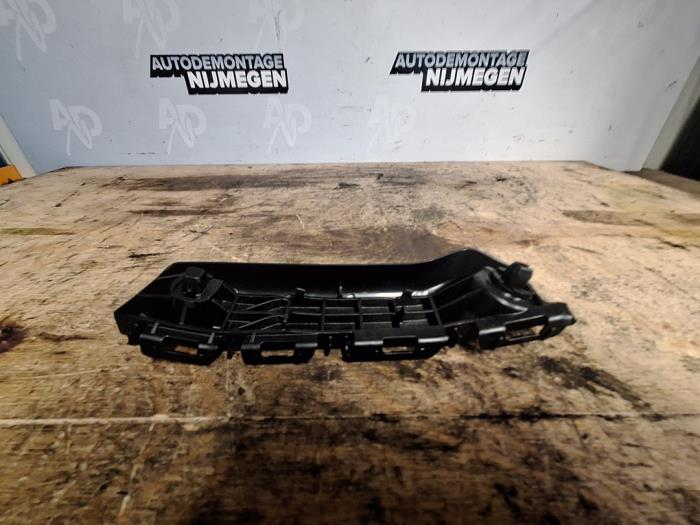 Bumpersteun rechts-voor van een Toyota Yaris III (P13)  2011